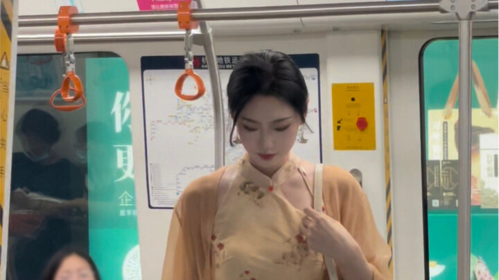 แค่บล็อกเกอร์ขี้กลัวที่กลัวถูกประตูรถไฟฟ้าหนีบเท่านั้นเอง