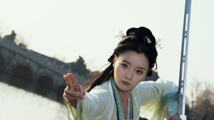 On the seventh day of the seventh month, at the Huai River Bamboo Pavilion, sword and flute are toge