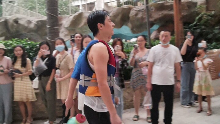 【Dương Dương】Sốc quá!! Fan lâu năm 5 năm của Dương Dương mà vẫn không nhận ra anh ngay trước mặt!