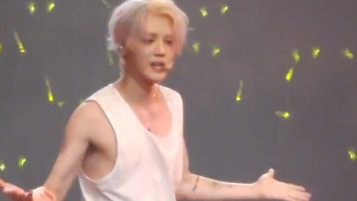#LuHan Legendary Live Performance Back to His Roots, His Charm Returns in an Instant