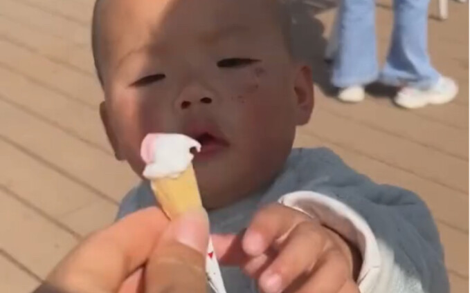 กินเถอะ ยังเด็กอยู่เลย