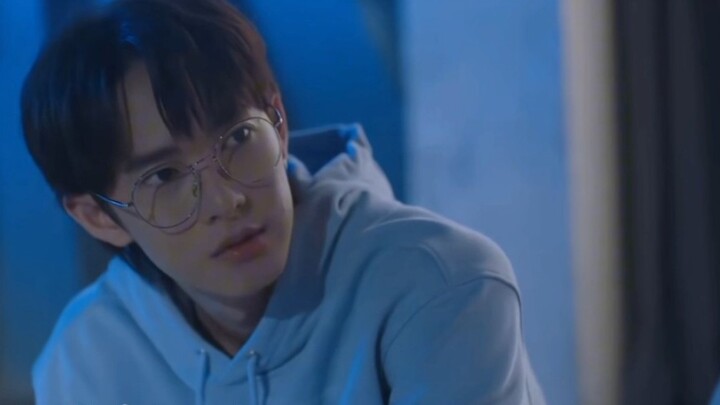 Beri Charlie kamar pada anjingnya dan dia bisa mengurungnya