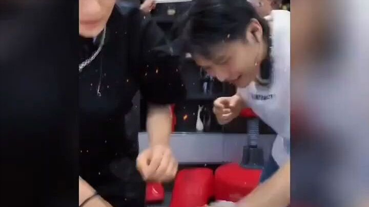 พี่เสี่ยวหยางกำลังท้าทายขอบเหวแห่งความพังอย่างบ้าคลั่งเลย!