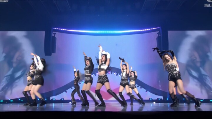 I don’t think I’ve heard this song before!!! TWICE concert “BRAVE” high-definition stage performance