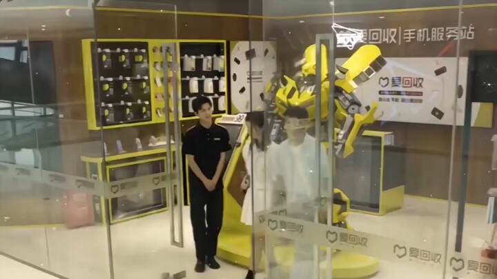 “Yêu nhà thì yêu cả chim trên mái” chính là việc bạn sẽ mãi yêu những người mà bạn thích.