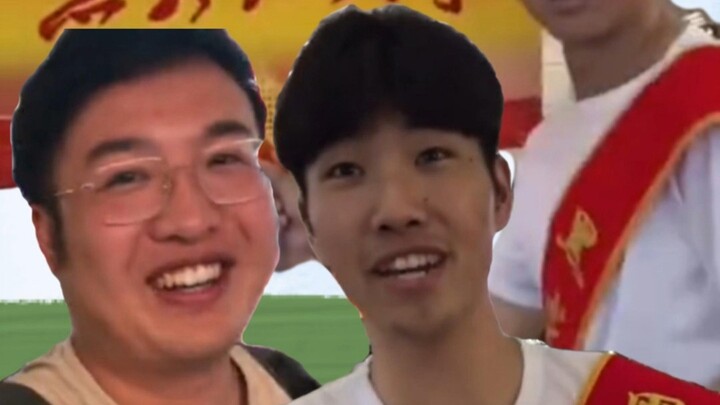 ครูใหญ่ส่งสองคนที่พูดเก่งที่สุดออกมา!