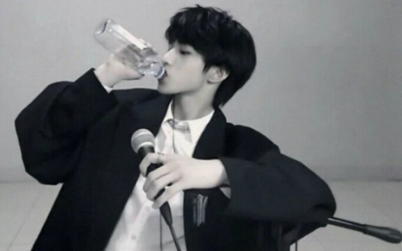 【刘耀文】舞室来了个帅气素颜男高