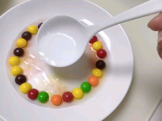 Kẹo Rainbow khoe sắc cầu vồng nào, đủ màu sặc sỡ đẹp quá đi mất!