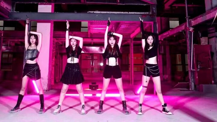 การแสดงบนเวทีคอนเสิร์ตครั้งแรกของ BLACKPINK ปล่อยออกมาแล้วเหรอ? แม้แต่ภาพมุมสูงก็เห็นแล้ว! ช็อตแรกขอ