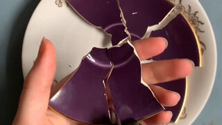 “我们是两片裂痕吻合的瓷器碎片。”