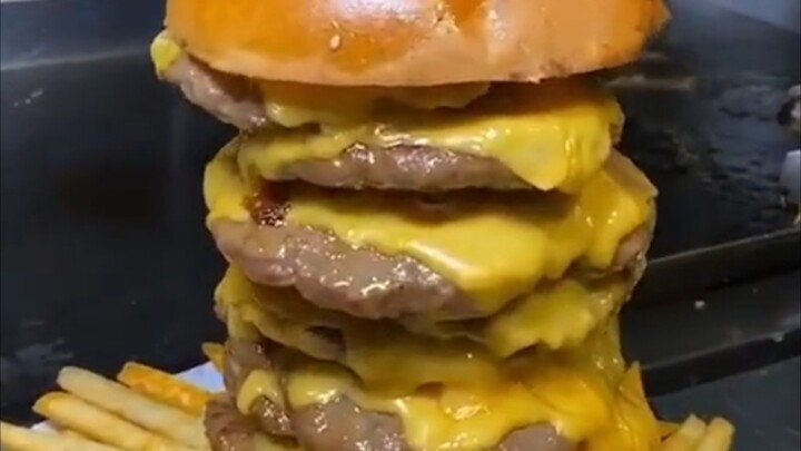 Cái bánh hamburger này quá kỳ lạ luôn…