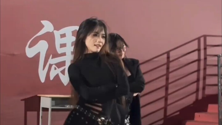 【كلية شينتشو للمعلمين】: تخرجتم مبكرًا جدًا، وإلا لكان بإمكانكم مشاهدة العرض مباشرةً في الموقع.