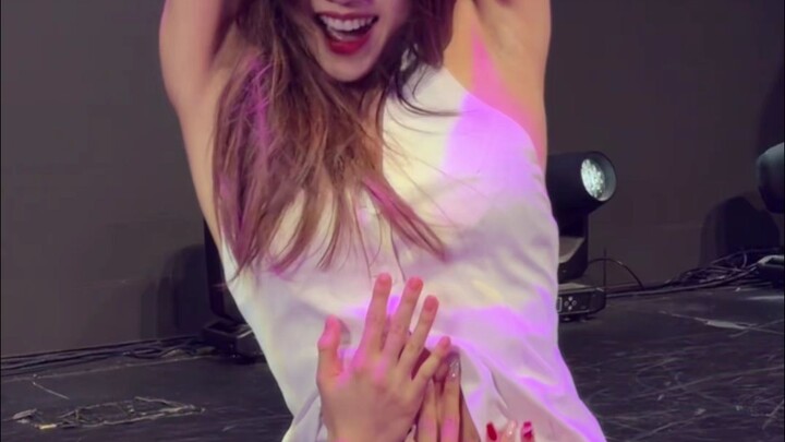 แค่บิดเบาๆ ผู้หญิงทั้งโลกก็พร้อมใจกันจูบมาเลย!