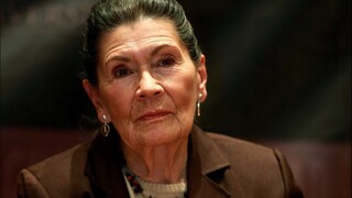 电影《寻梦环游记》中太奶奶的配音演员安娜·奥菲利亚·莫吉亚去世，享年90岁。“死亡不是生命的终点，遗忘才是”