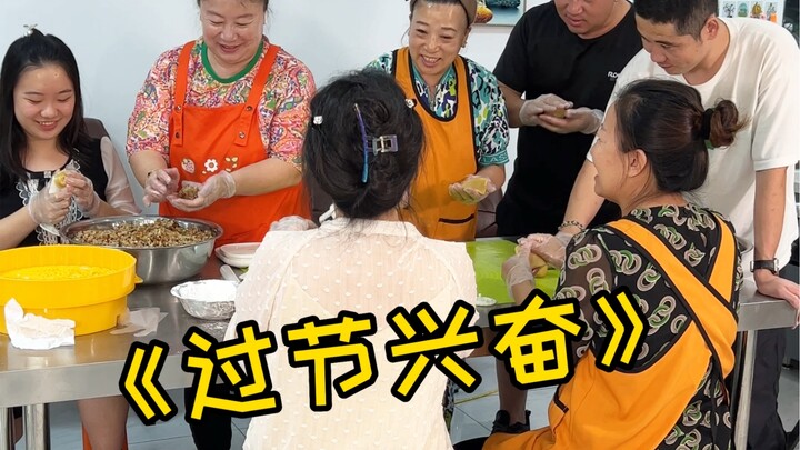 حان عيد منتصف الخريف! مأدبة العائلة المتناغمة لعائلة شمال شرق الصين التي تهوى الأكل بشهية تفوح منها 