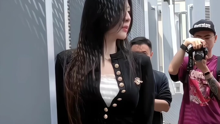 [No. 160: Xiao Yue] Sweet-Looking Car Model — “The Ultimate Plan to Collect All the Gorgeous Girls O