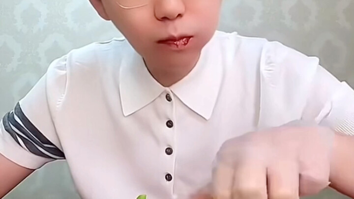 Học sinh ở Hành Thủy vào giờ ăn cơm thì như thế này:
