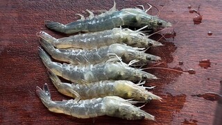 Luyện tập dùng đũa, tôi nóng lòng muốn ăn quá, hahahaha