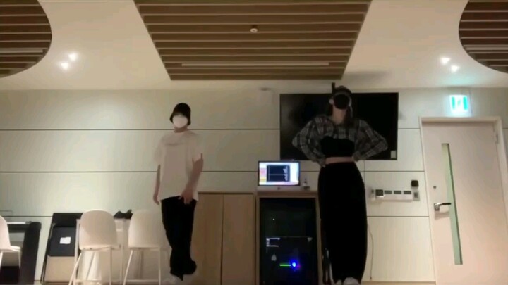 ที่รัก! 220620 MOMO ฮิราอิ มูจุ วิดีโอเต้นบนอินสตาแกรม My strange addiction (โดย Billie Eilish)