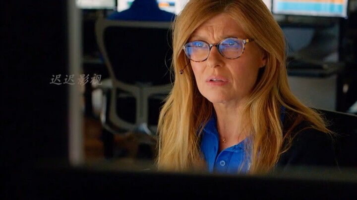 Polwan bermain cosplay dengan pacarnya, tanpa sengaja malah memborgol dirinya sendiri