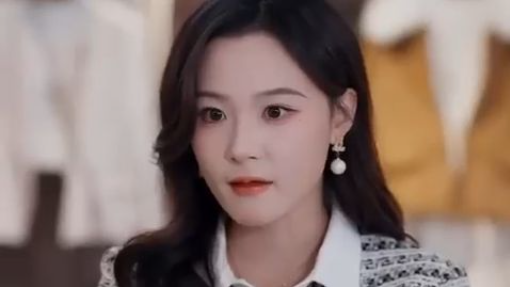 Gadis polos mentraktir nenek makan, tak disangka dipilih jadi istri CEO