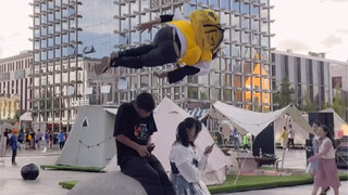 这么厉害的小哥哥居然被保安追着到处跑！我终于知道为什么了