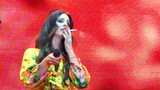 (คลิปการแสดงสด)Lana Del Rey จุดบุหรี่ก่อนจะร้องเพลงYoung And Beautiful