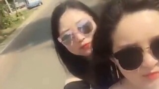 Người phụ nữ lái xe đủ mọi cách, còn người đàn ông thì sợ hãi và đầu hàng ngay tại chỗ!