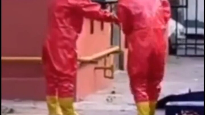 Happy! This adorable moment firefighters hear someone was stung!