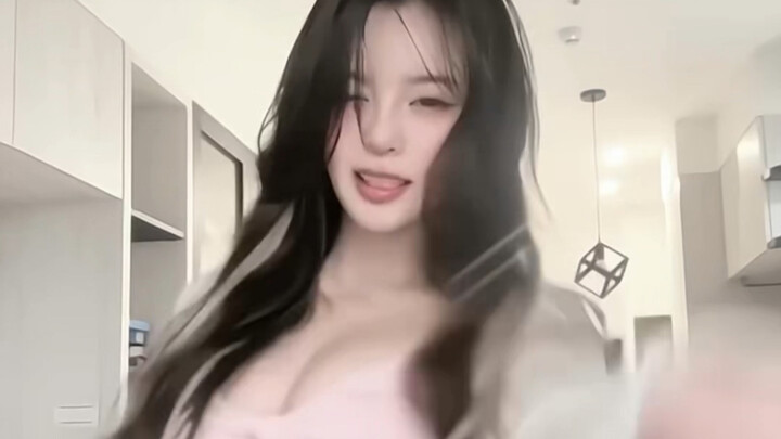 Nhảy đến mức quần áo ướt hết.