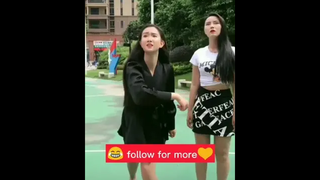 ไม่ใช่ผู้หญิงในฝัน เลยไม่ต้องการผู้ชายในฝัน แค่ต้องการคนที่จะจับมือกัน เธอและฉันเรามีกันไม่เปลียนไป