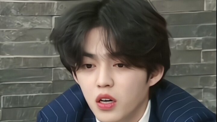 Cô đội trưởng ngốc nghếch, trong sáng sao lại khiến người ta rung động đến thế?