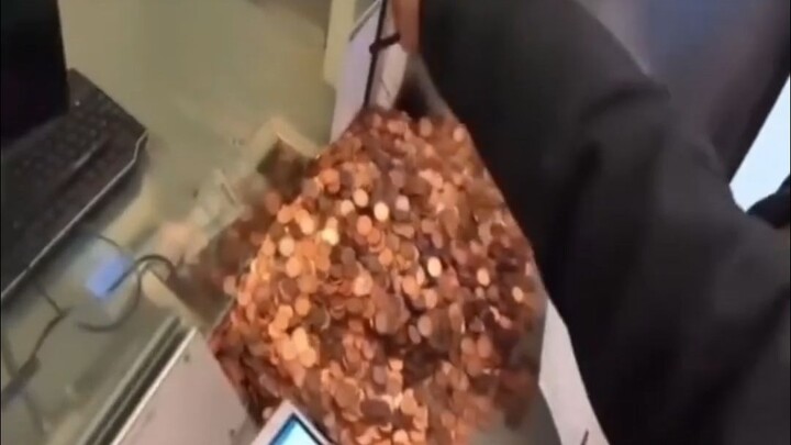 Man pays $75 parking fine with 7,500 coins