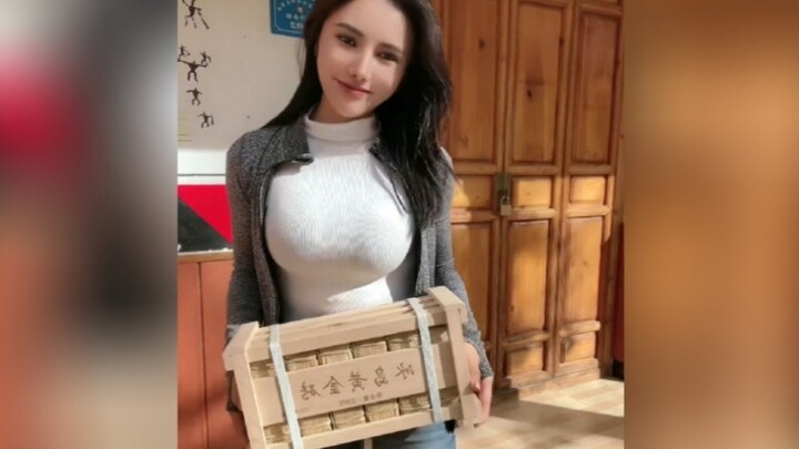 “Sejak mencicipi teh yang dijual di toko dia, aku nggak pernah beli teh di tempat lain lagi.”