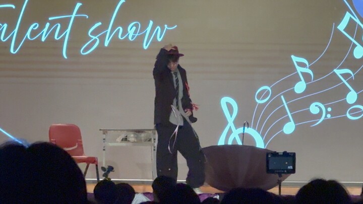 เต้นเพลง Yinyu W ที่โรงเรียน พร้อมคว้าแชมป์มาด้วย เลยขอสมัครเป็นนักการทูตของโจวพี