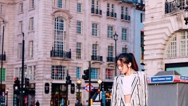 [Mao Siwu] Rose Boy Womxnly - Jolin Tsai |. Adegan eksterior di Piccadilly Circus di London ~ Menari