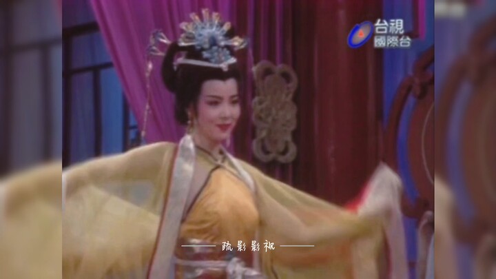 Đây mới là màn múa dâng trước hoàng thượng: cô ấy xoay tròn 360 độ liên tục mà tóc búi vẫn không chạ