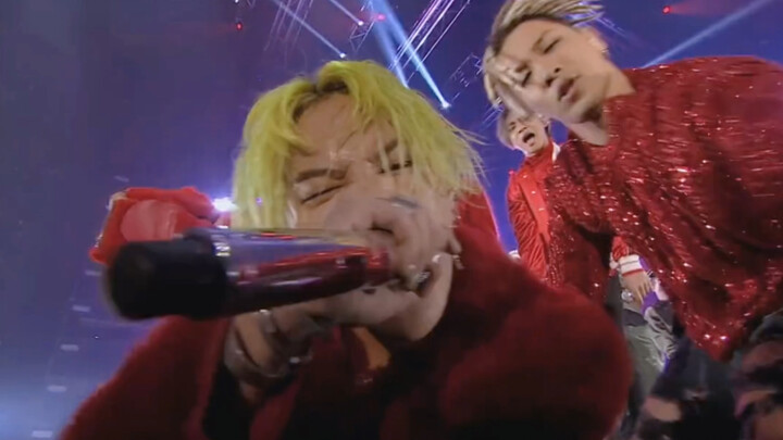 Cảnh chuyển này đỉnh thật sự, tiếc là sẽ chẳng còn concert nào như thế nữa.