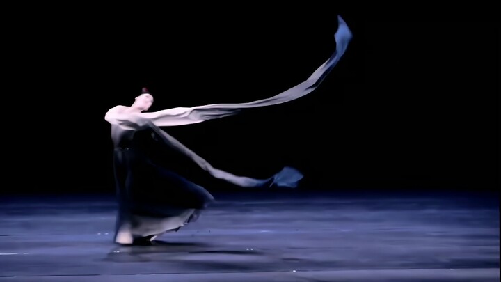 Water sleeves dancing