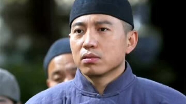 إطعام 8000 شخص صعب جدًا، فجاء النادل في المطعم بحل واحد ينهي المشكلة!