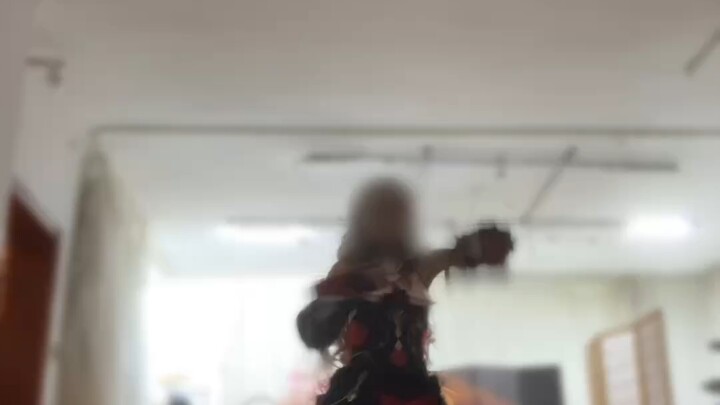 Menari persembahan untuk Kapten di bawah cahaya bulan purnama∽