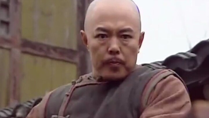 الإمبراطور يتنكر في زيٍّ متواضع لتفقد الأوضاع، لكن المسؤول الفاسد يعتقله ظنًّا منه أنه متمرد.. الموق