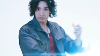 近藤颂利线下演译奥美迦变身