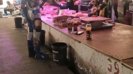 Early Kamen Rider buying meat at the market: rare footage