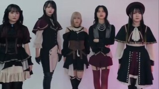 Mengirimkannya ke teman grup, ternyata kartu identitas HD-ku ketahuan, lalu dikejar dan dibacok sepa