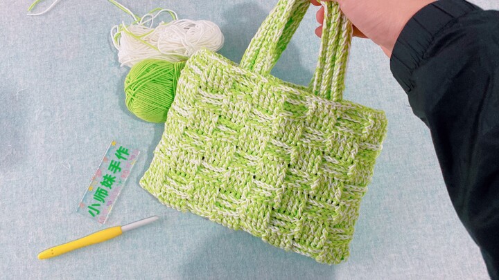 Colorful bamboo tote bag! Practical yet beautiful, crafted with basic knitting techniques and ordina