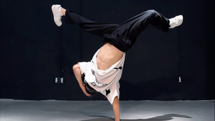 ركّز على الحركات ولا تلتفت لشيء آخر! ثبّت رأسك وابدأ التعلّم السريع مع نايك – بسيط وسهل التعلّم: تعل