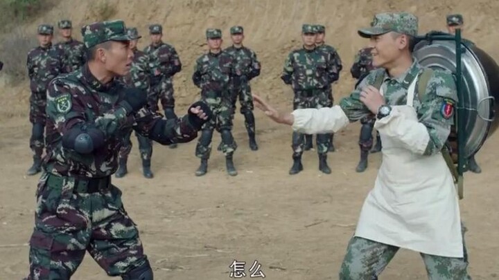 炊事员：师傅说了，打猪肉之前先擦手