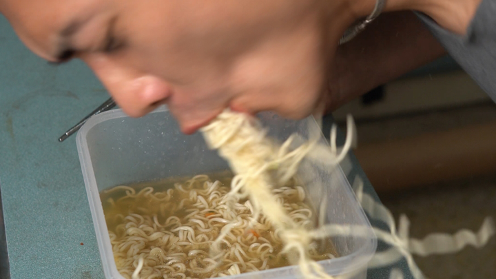 Do you really have to eat three-ingredient yi mian this way???