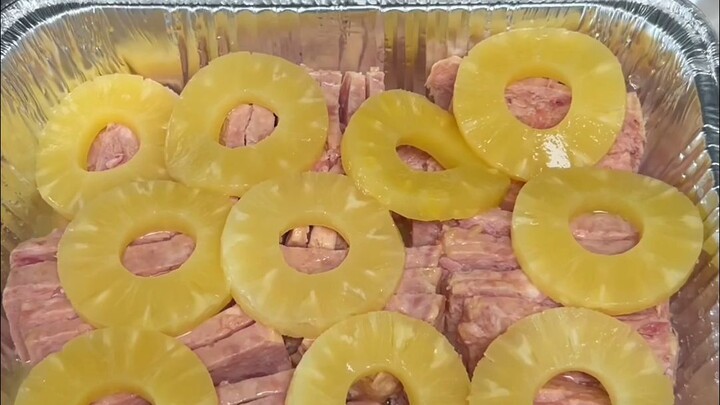 Ibu lagi bikin masakan orang kulit putih... Daging asam manis ala Amerika dengan nanas